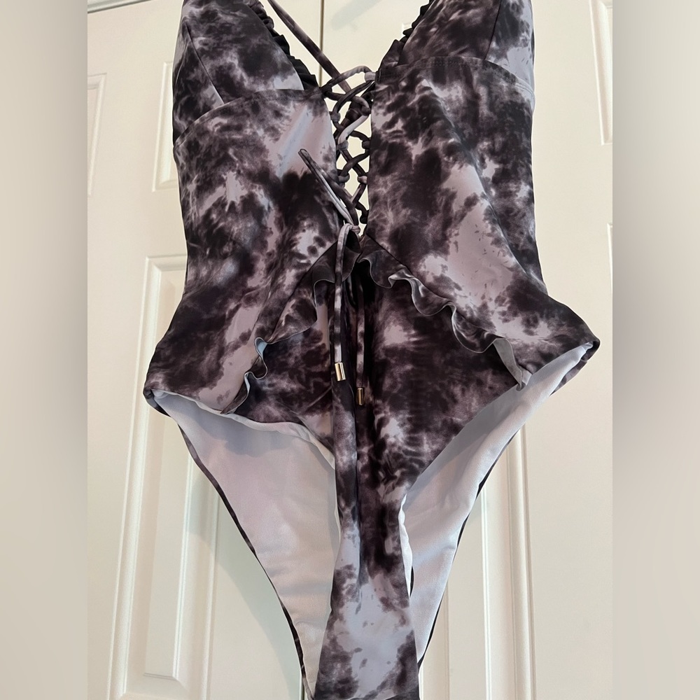NWOT | L | Grey and Black Tie Dye Lace-Up Plunge Swimsuit